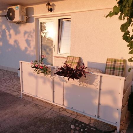 Guest House Pamela Senj  Exteriör bild