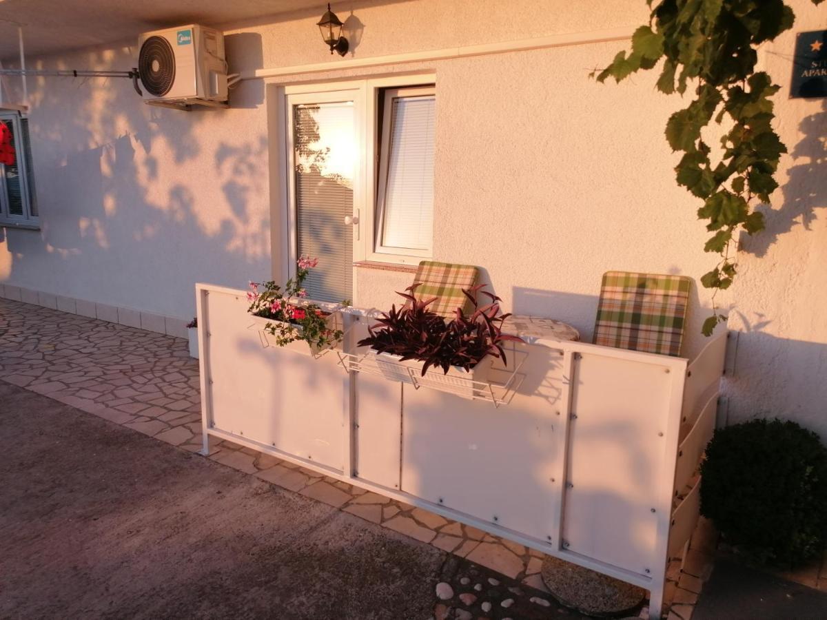 Guest House Pamela Senj  Exteriör bild