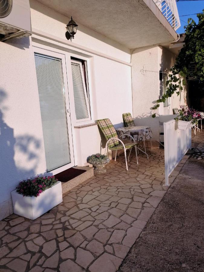 Guest House Pamela Senj  Exteriör bild